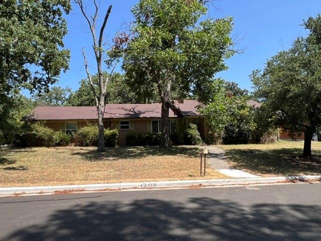1203 Clover Lane — photo
