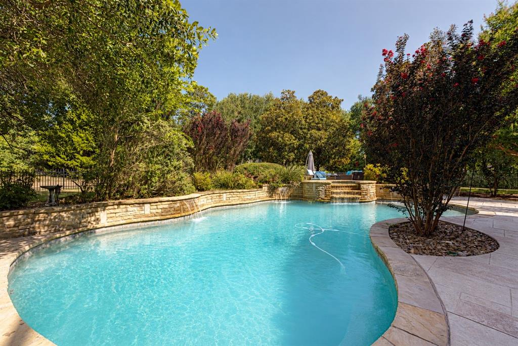 242 Ridgemont Drive — photo