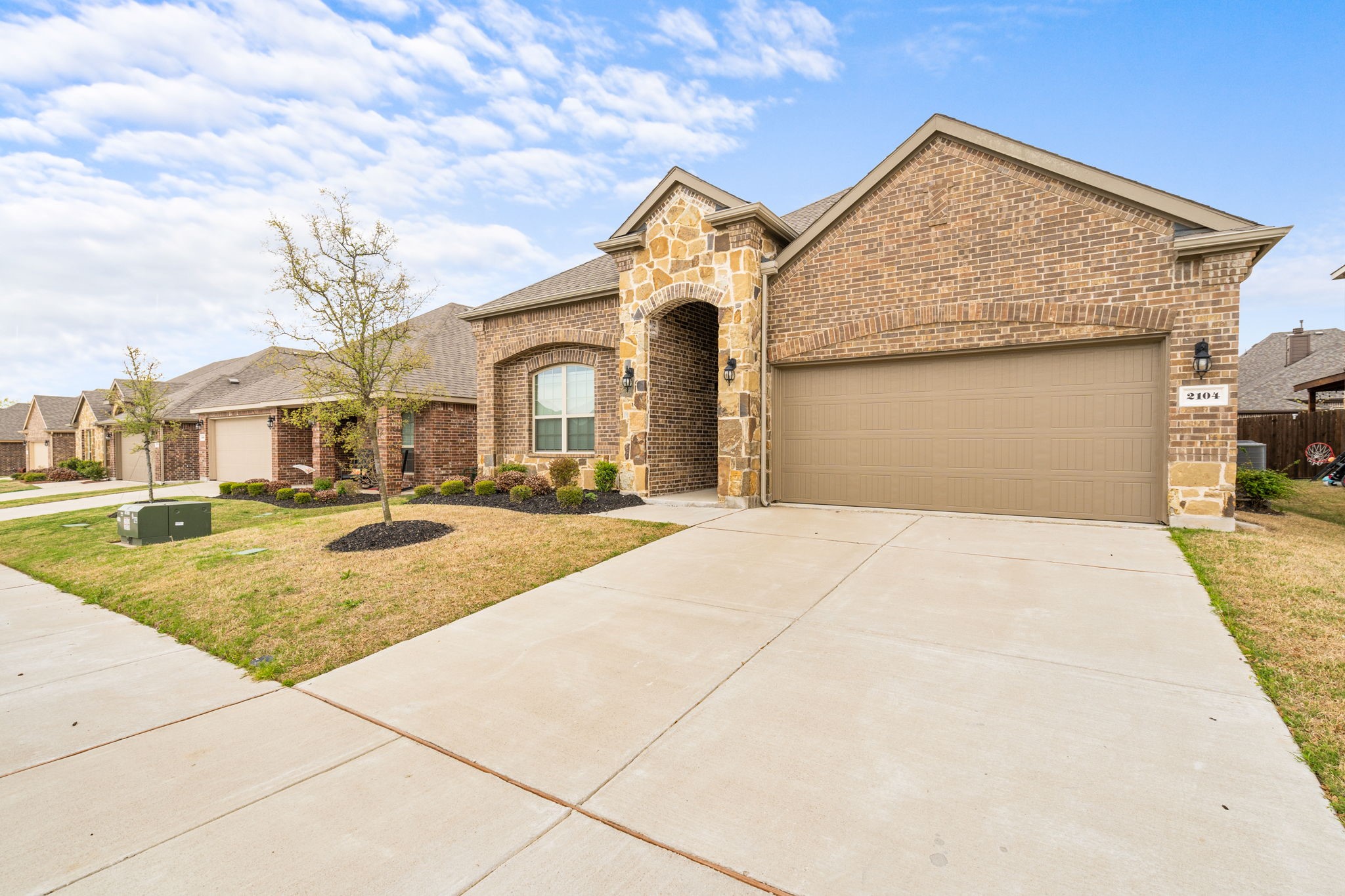 2104 Lake Cliff Drive — photo
