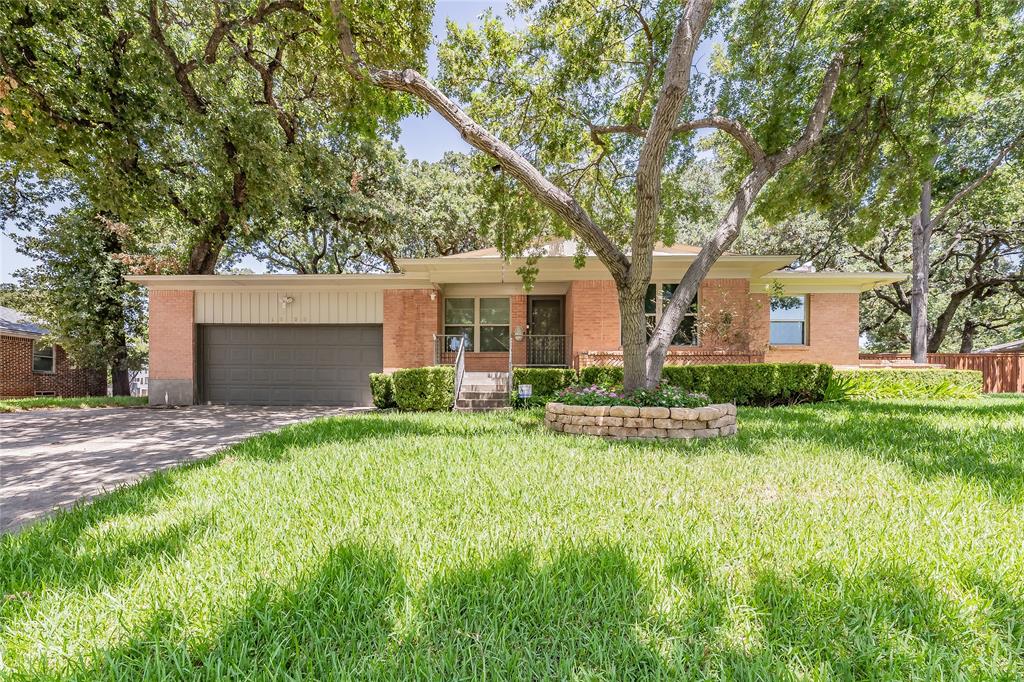 1233 Fair Oaks Drive — photo