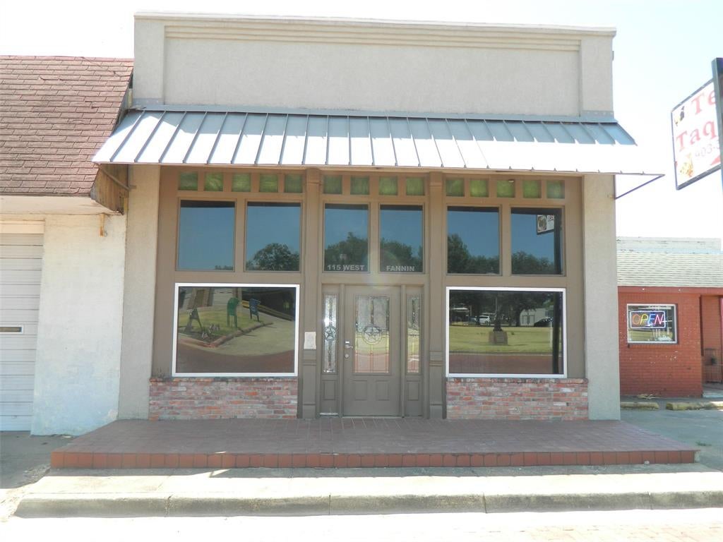 115 W Fannin Street W — photo