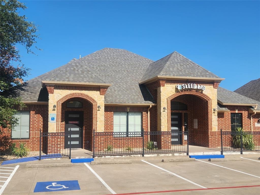 2125 Martin Drive — photo
