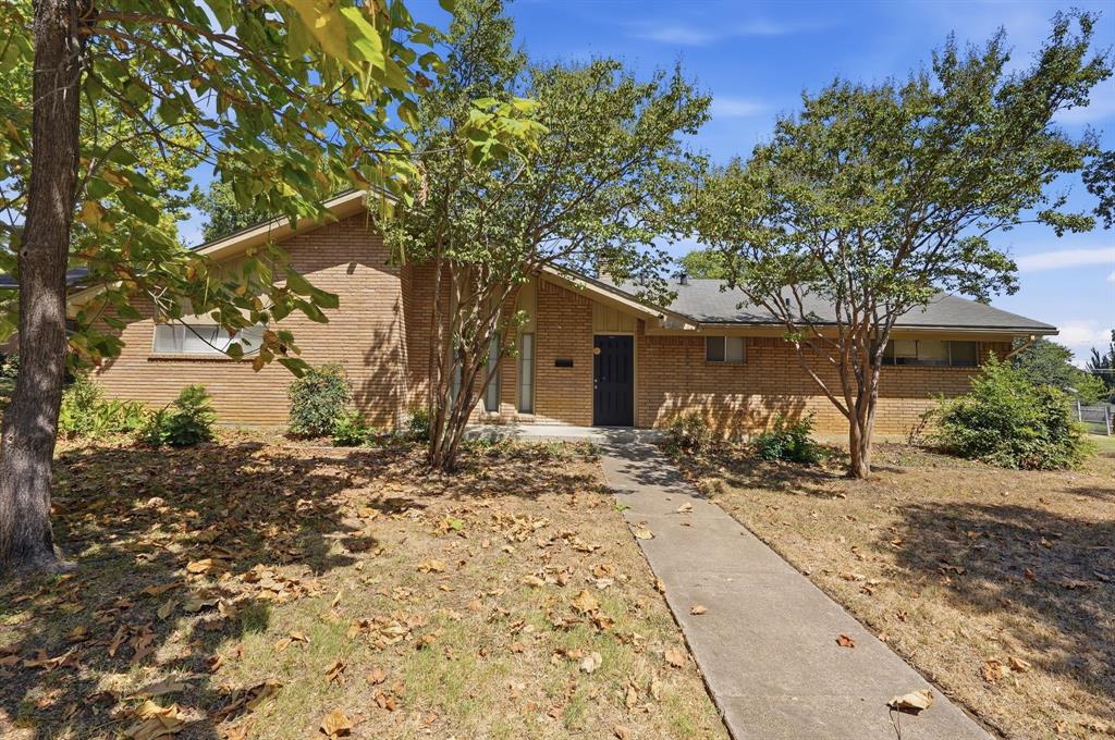 417 Lakeside Drive — photo
