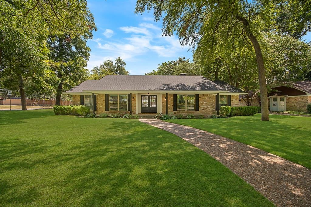 1049 Forest Grove Drive — photo