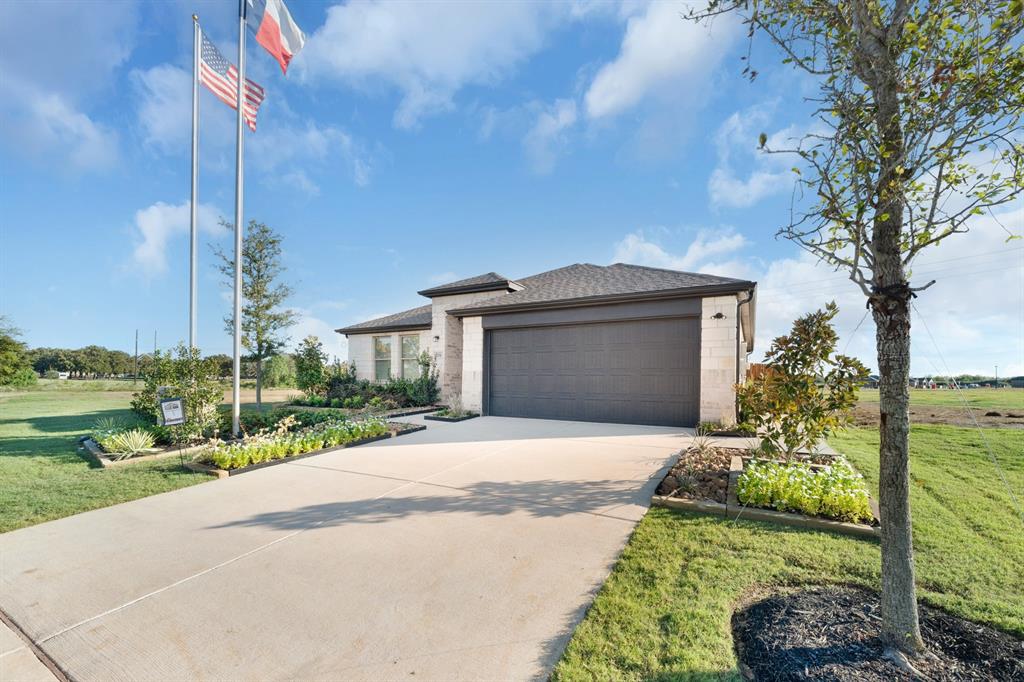 2104 Redwood Drive — photo