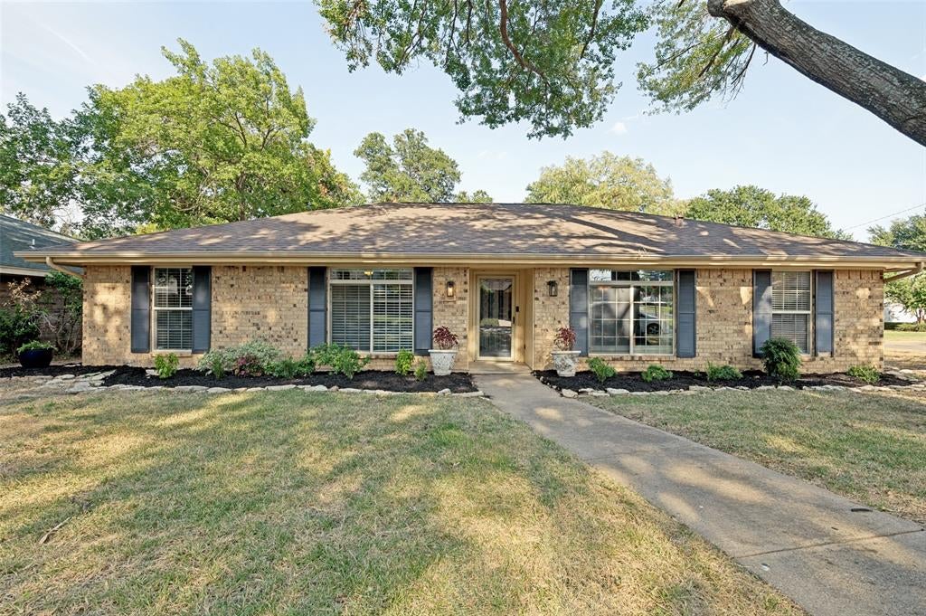 2401 Radcliffe Drive — photo