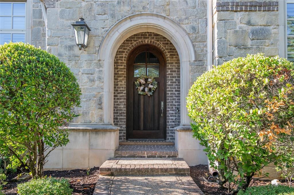 5009 Glenshire Drive — photo