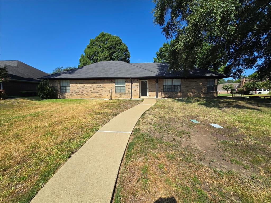 200 Lakewood Drive — photo