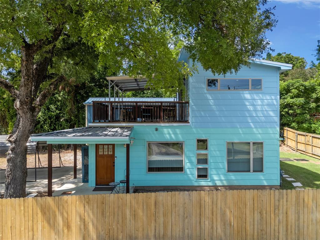 1501 Burnett Avenue — photo