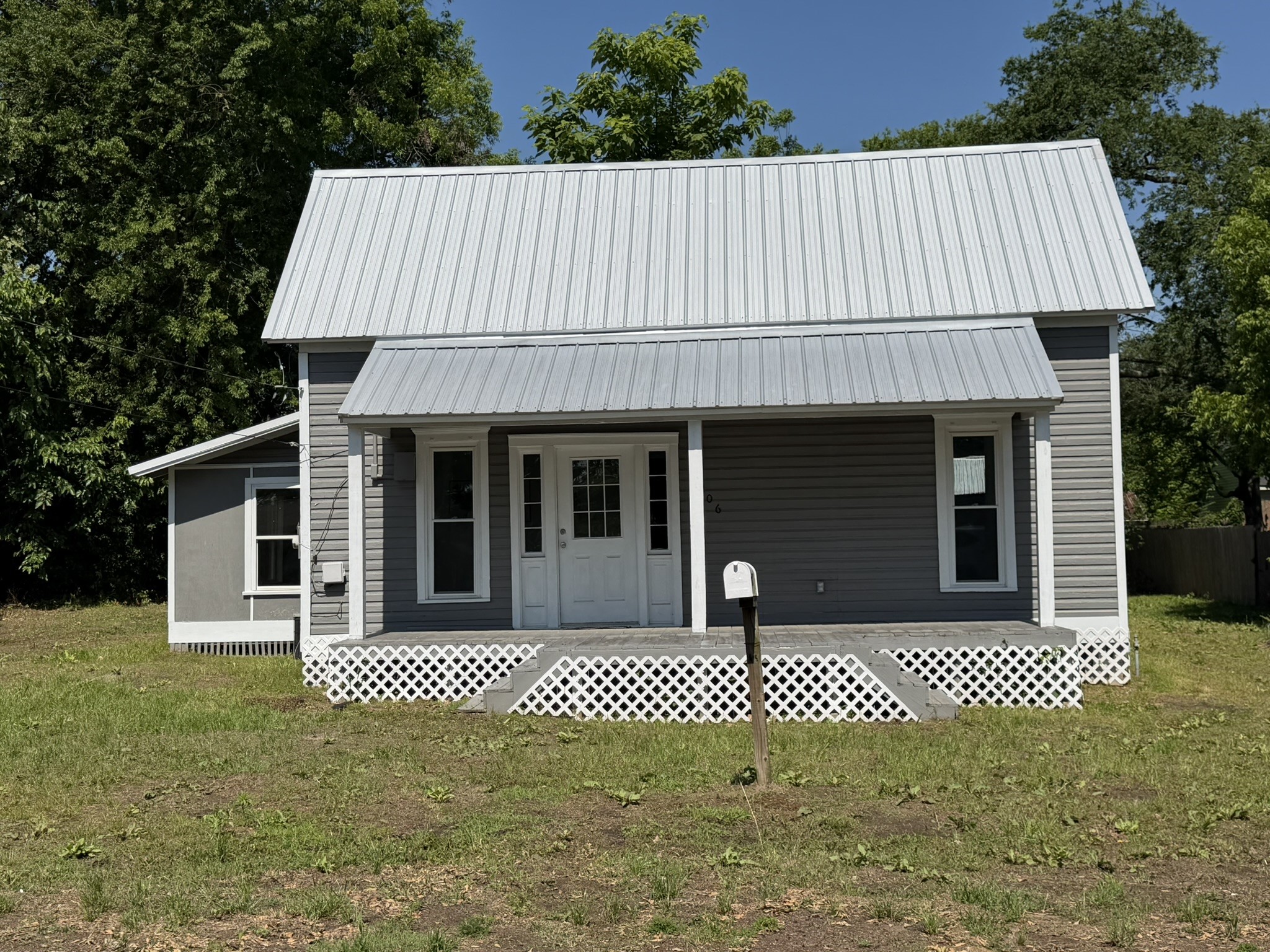 206 Live Oak — photo