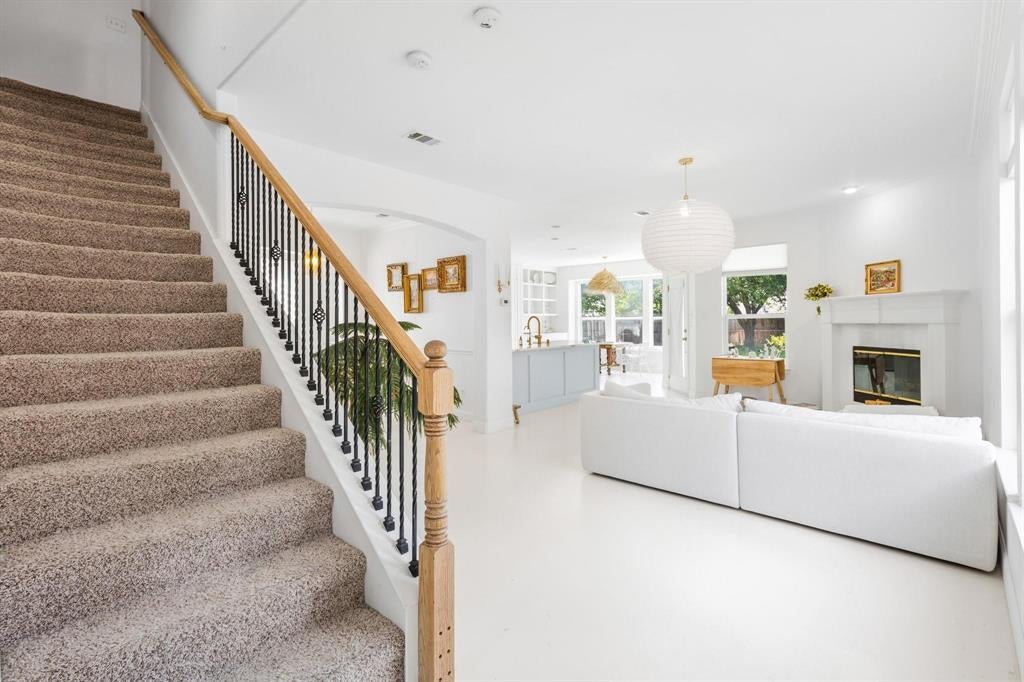 16012 Alvarado Drive — photo