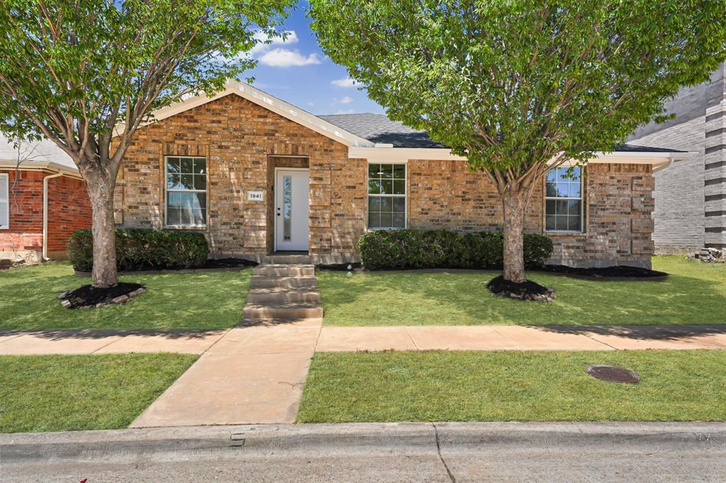1941 Indian Lilac Drive — photo