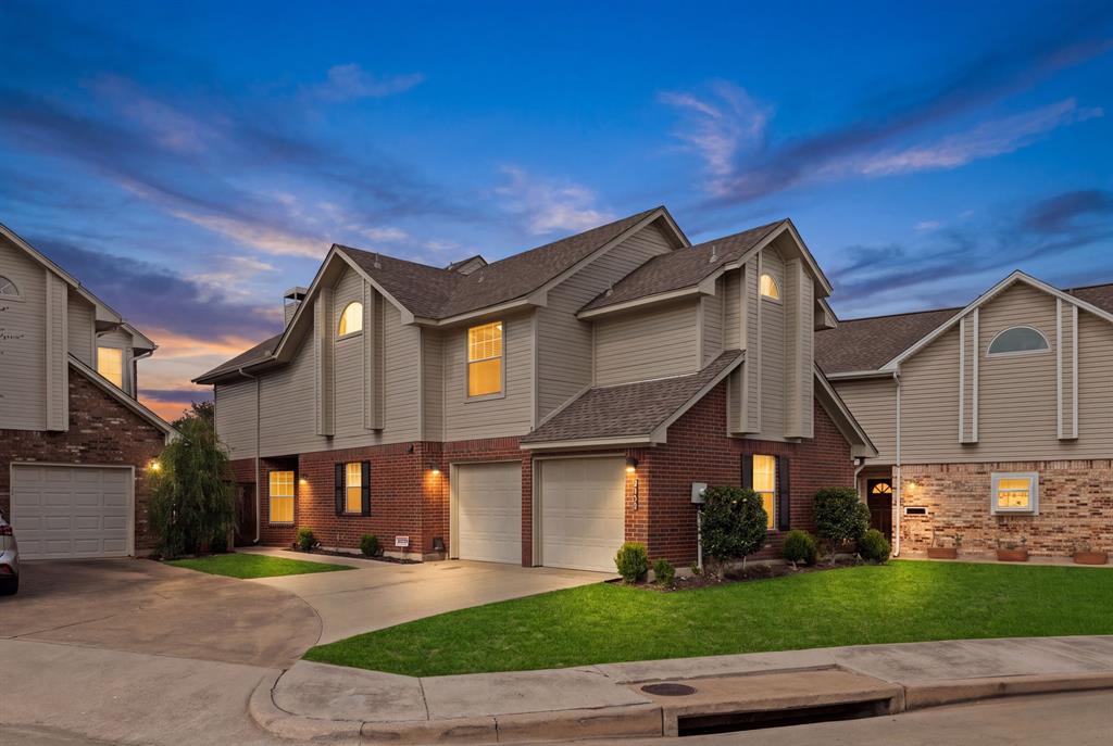 9418 Blue Jay Way — photo