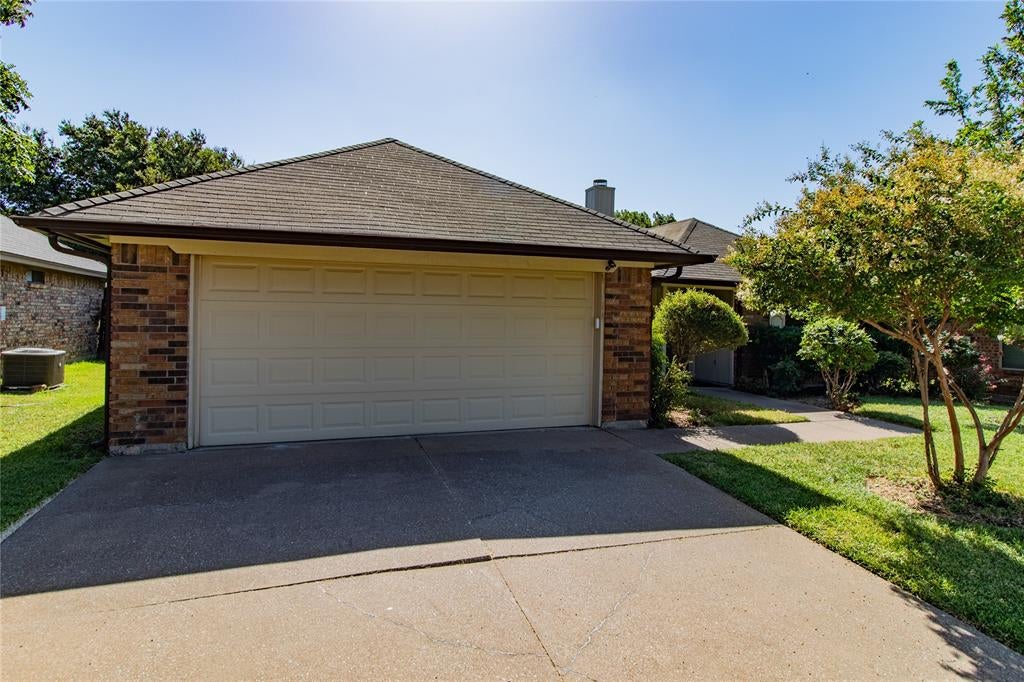 8220 Willis Lane — photo