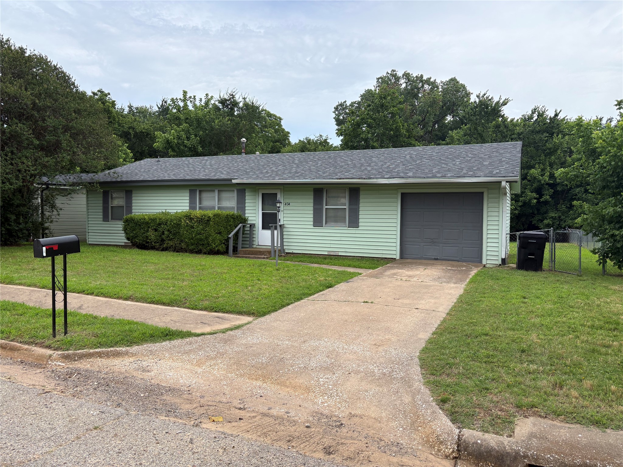 404 W Heron Street — photo