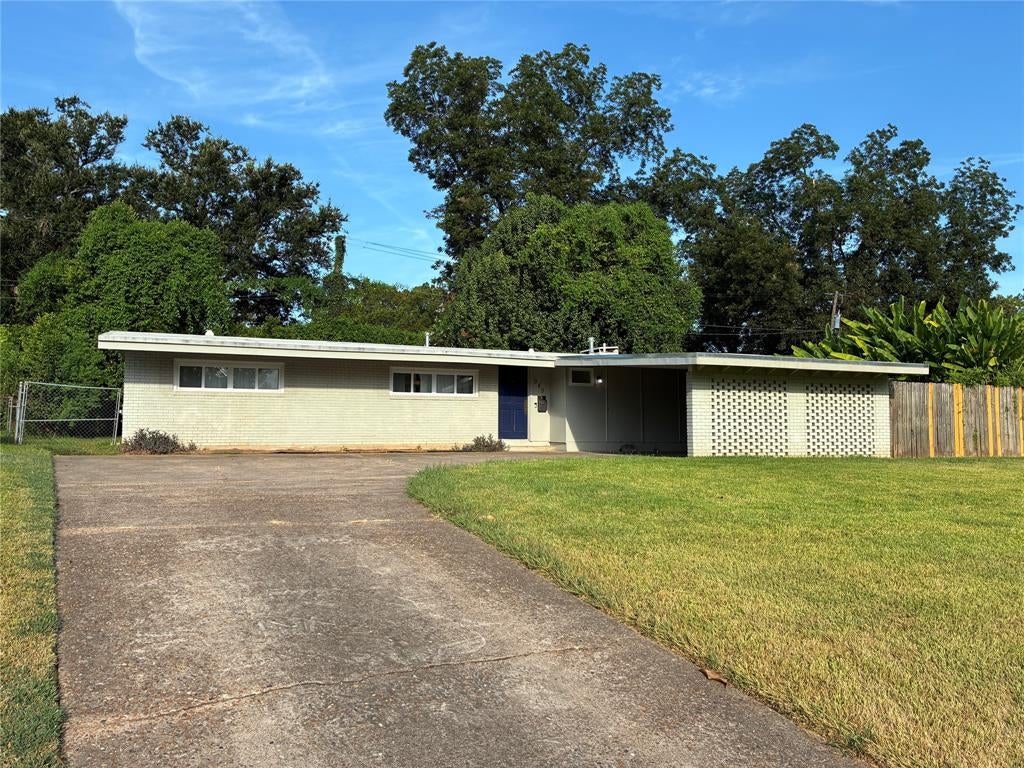 949 Captain Shreve Drive — photo