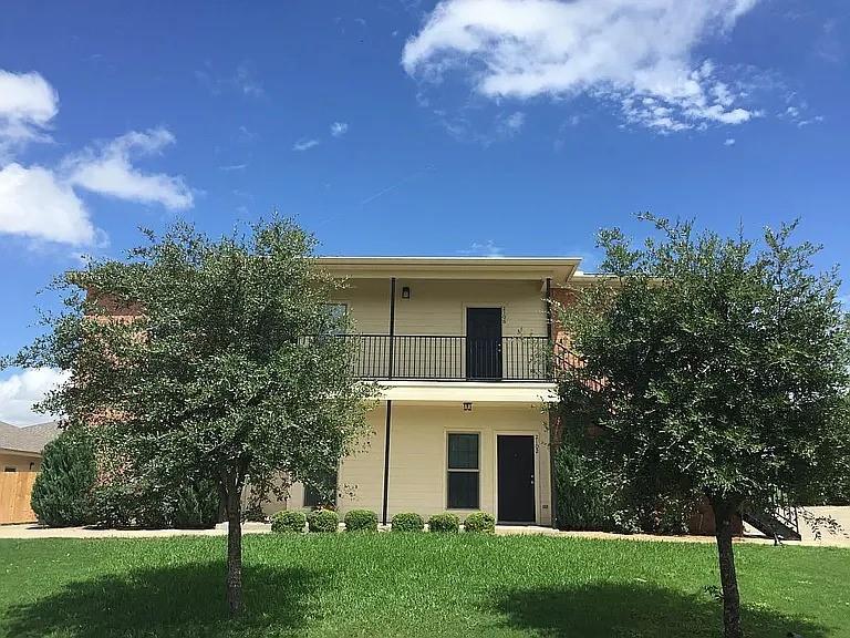 2208 Breezy Drive 2214 — photo