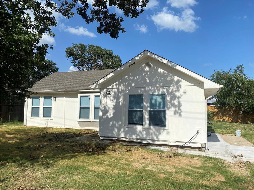 1206 Redbud Street — photo