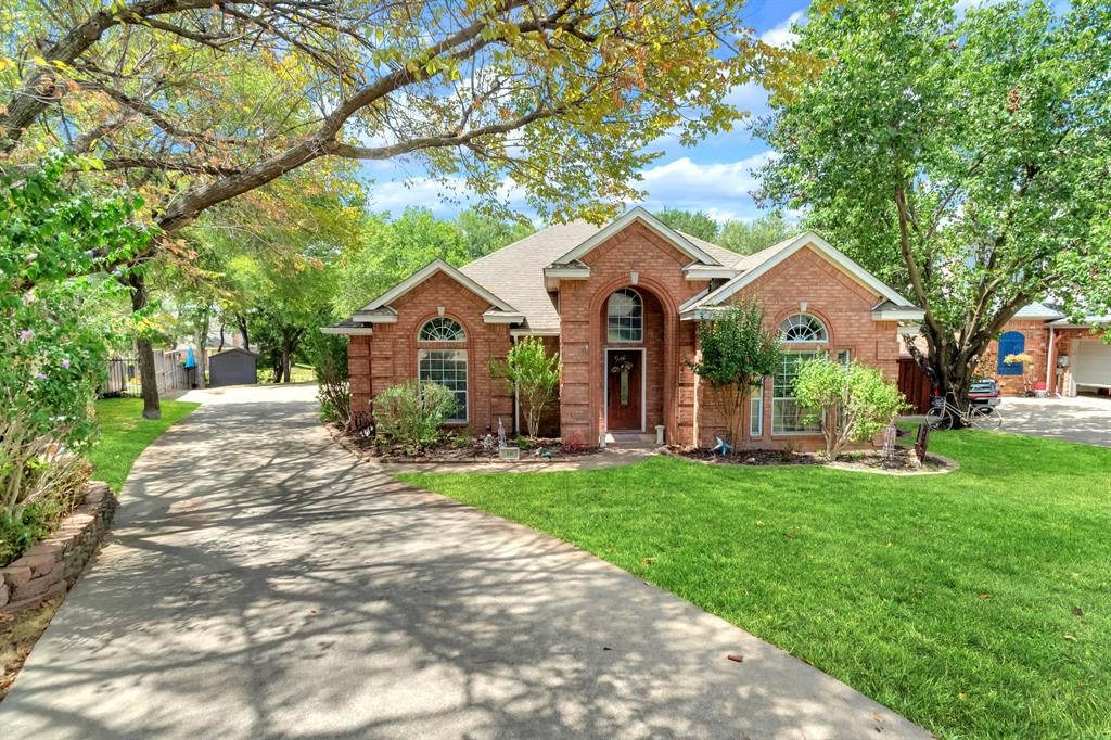 18 Red Bluff Court — photo