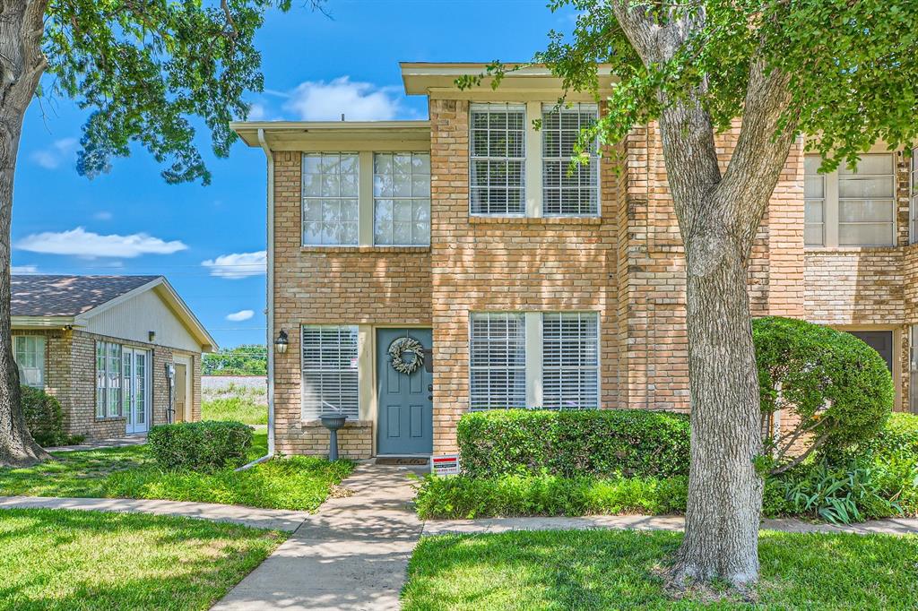 511 Towne House Lane — photo