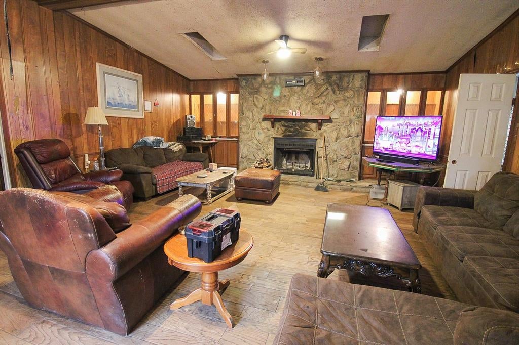 204 E 9th, Hooks, TX 75561 — photo 2