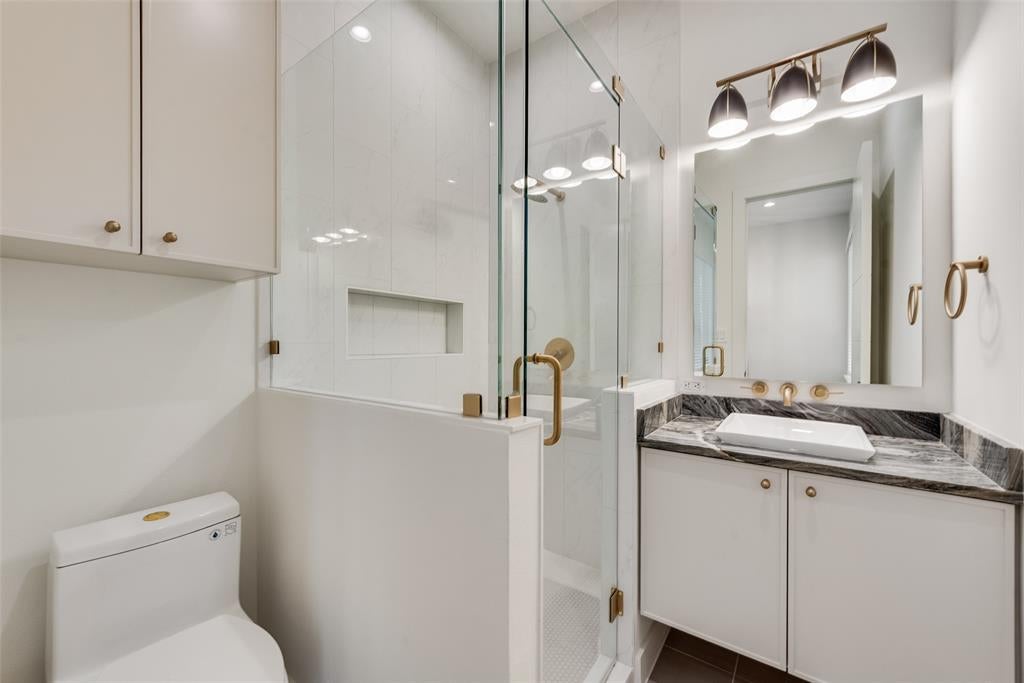 6411 Royal Lane — photo
