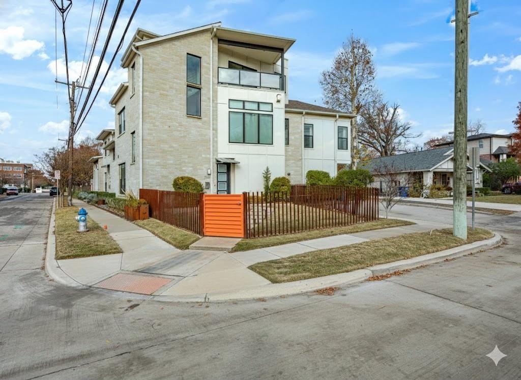 2802 Lee Street — photo