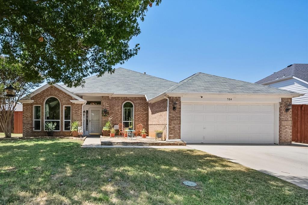 704 Oakridge Drive — photo