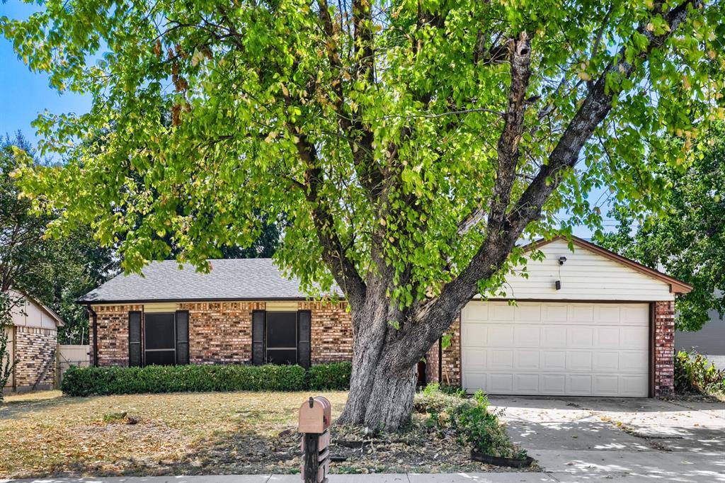 704 Fort Worth Street — photo