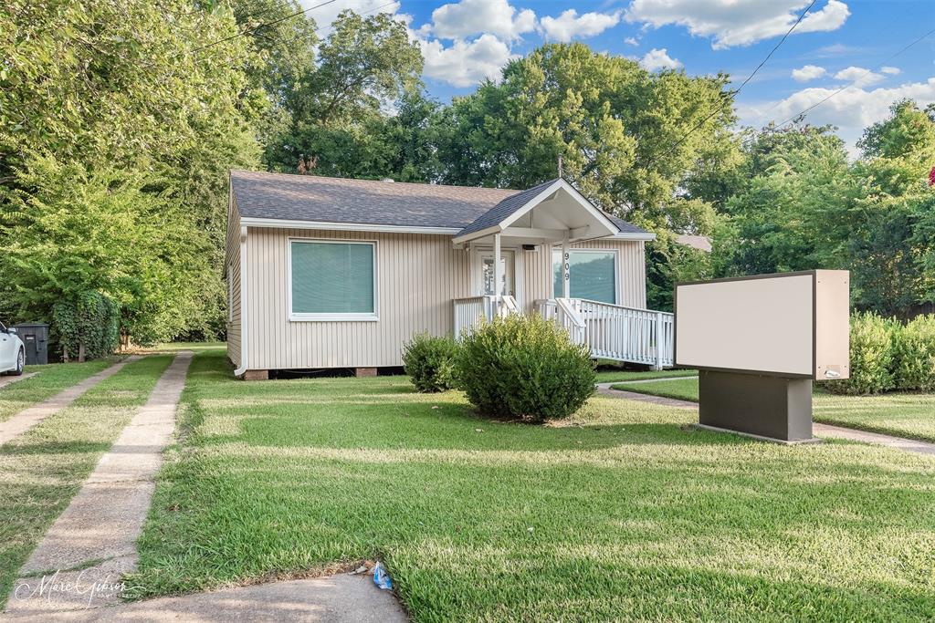 909 Mcdade Street — photo