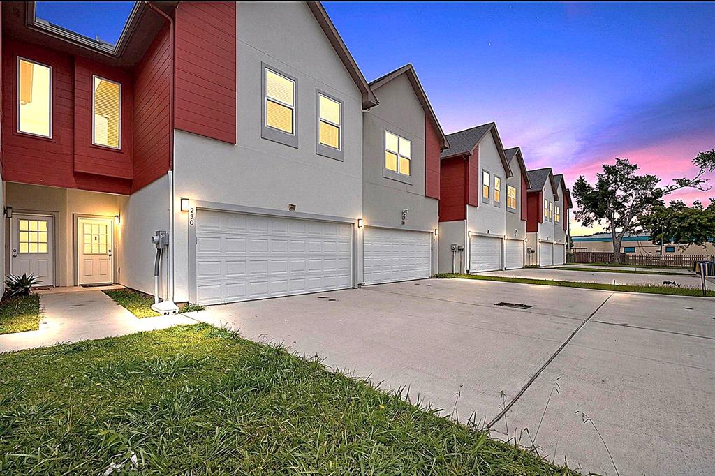 226 Heritage Court — photo
