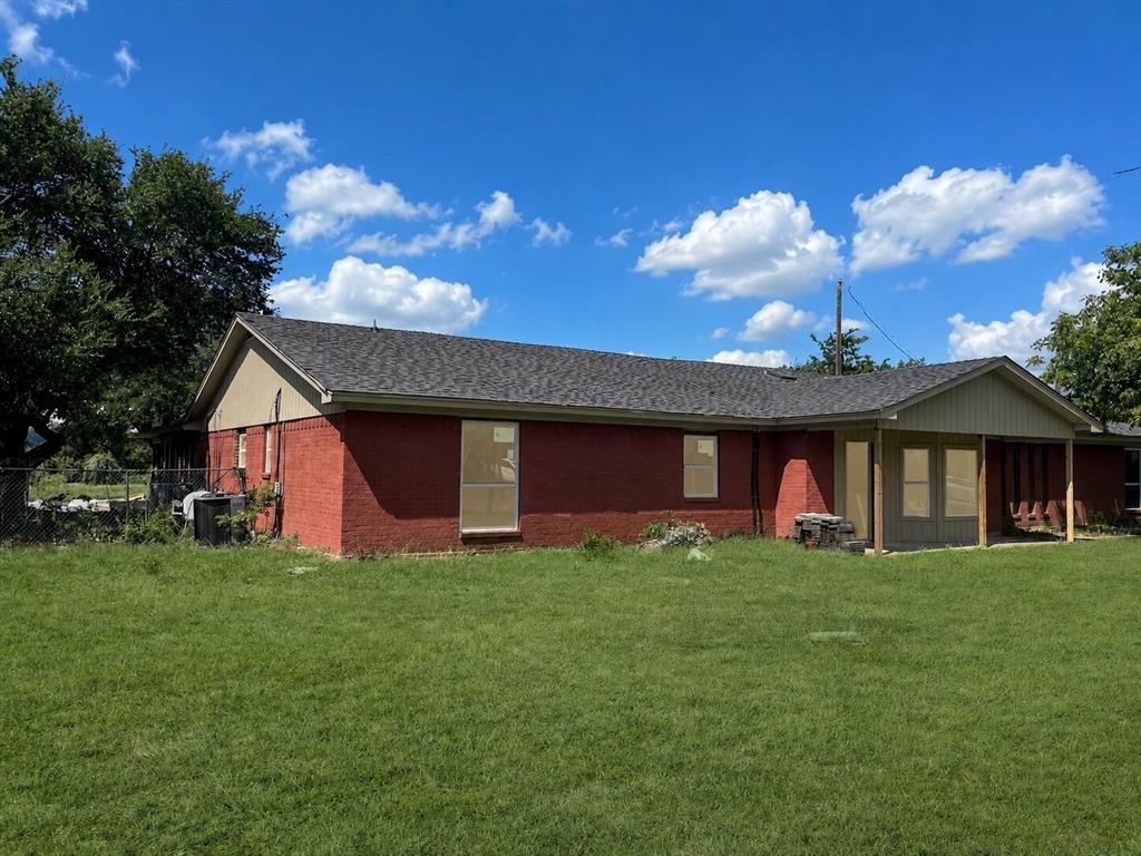 825 Alan Drive — photo
