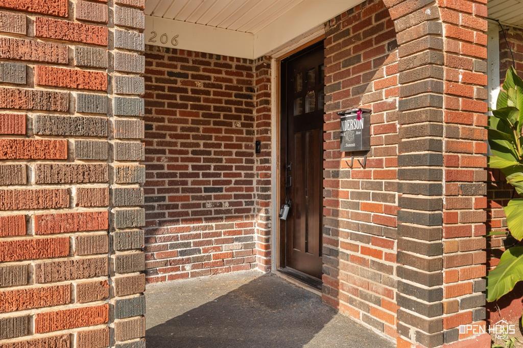 206 E Summit Avenue, Electra, TX 76360 — photo 2