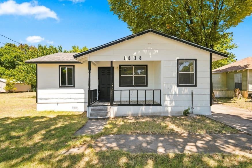 1818 Willis Lane — photo