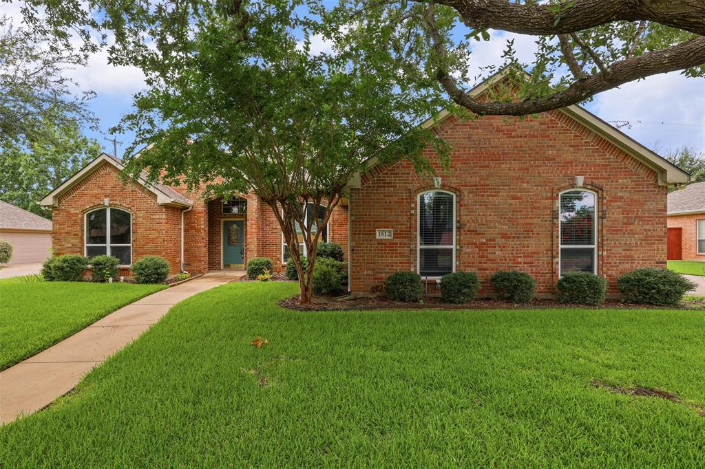 1612 Twin Oaks Drive — photo