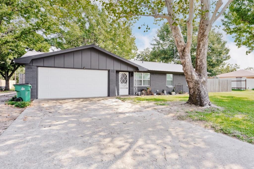 7590 FM 1758 — photo