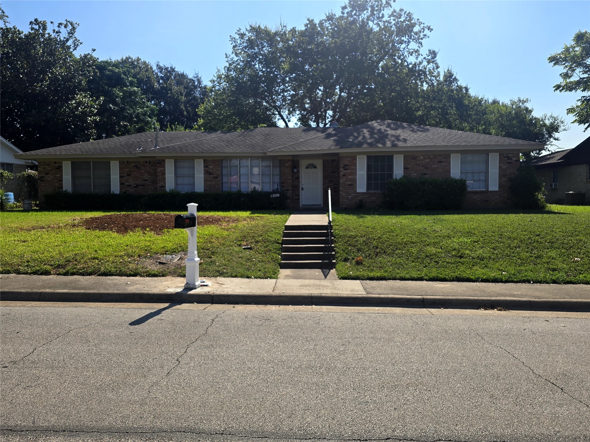 1306 Holt Avenue — photo