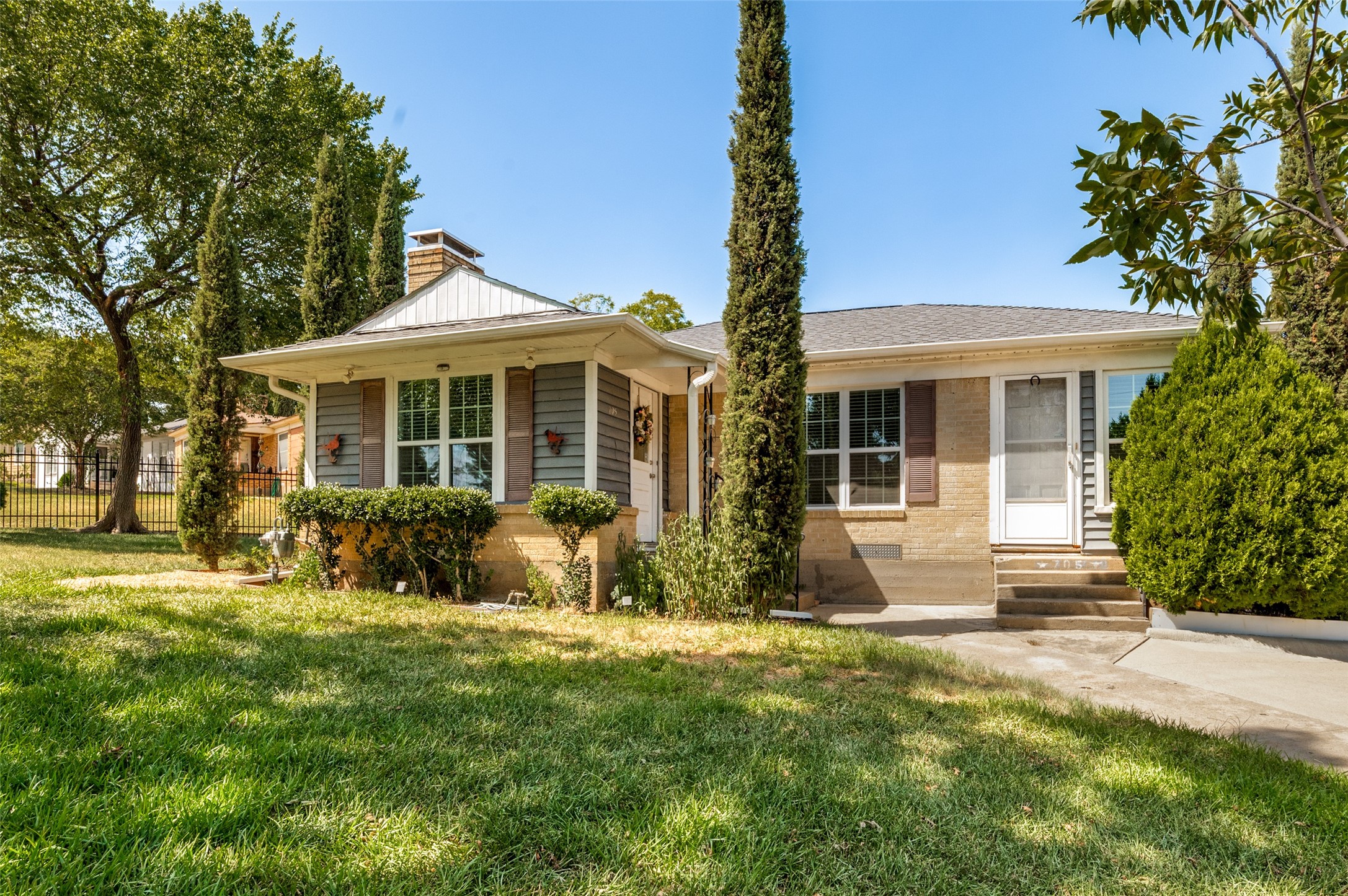 705 Reverchon Drive, Dallas, TX 75211 — photo 2