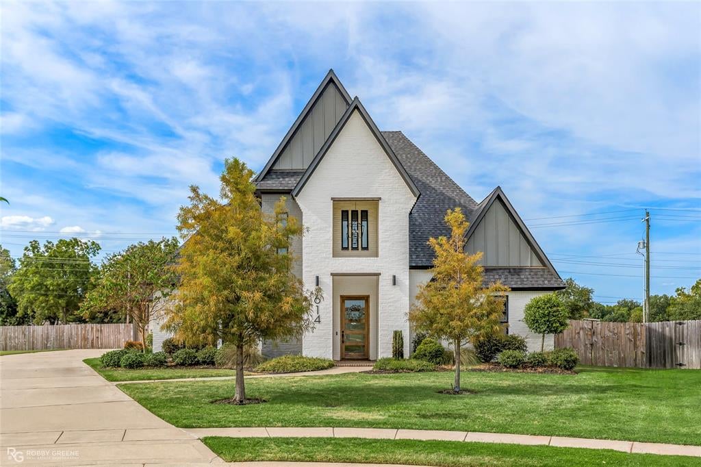 614 Corinth Circle — photo