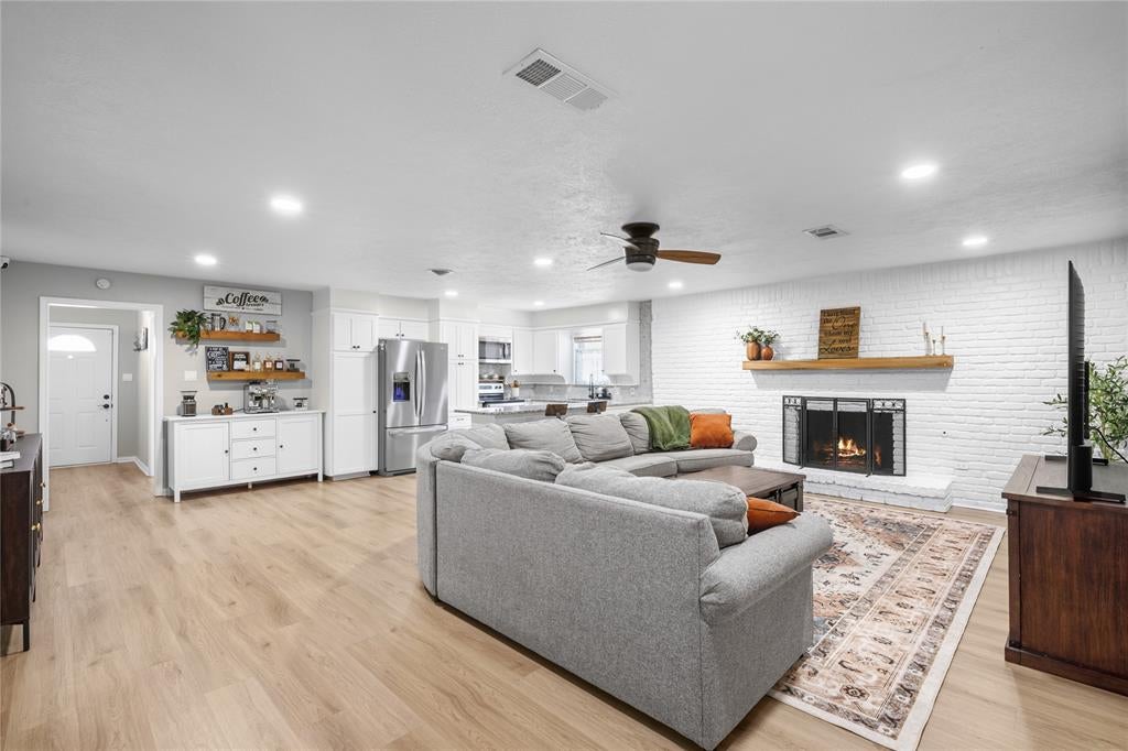 213 Wilshire Drive — photo