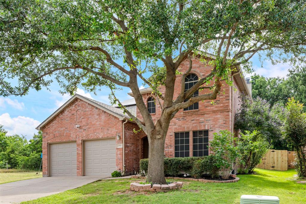 1901 Highland Oaks Drive — photo