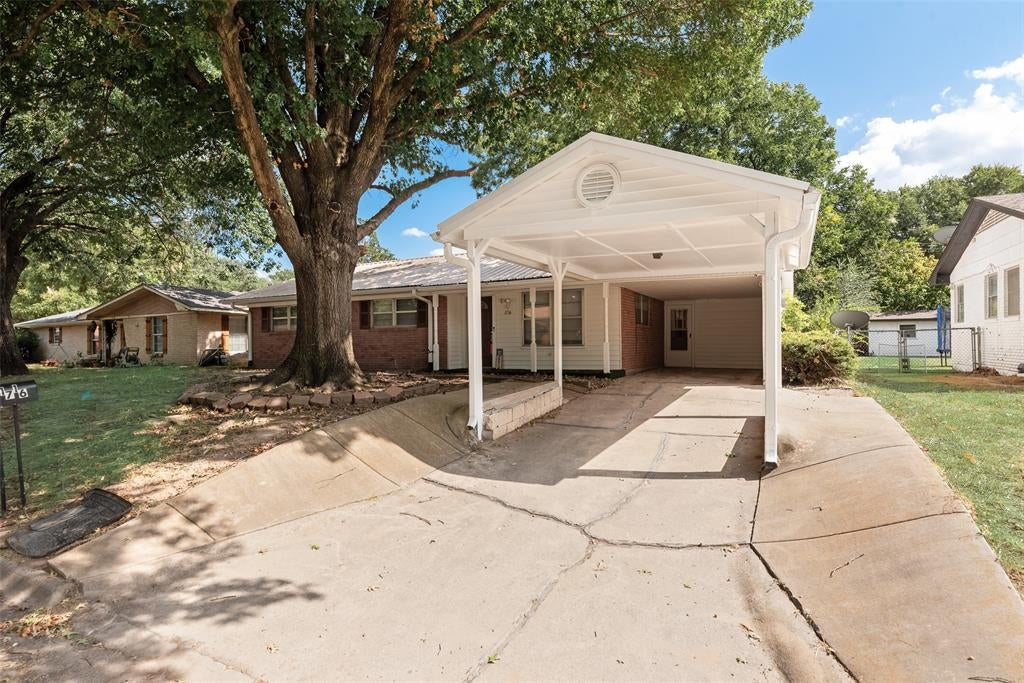 1716 Harris Street — photo