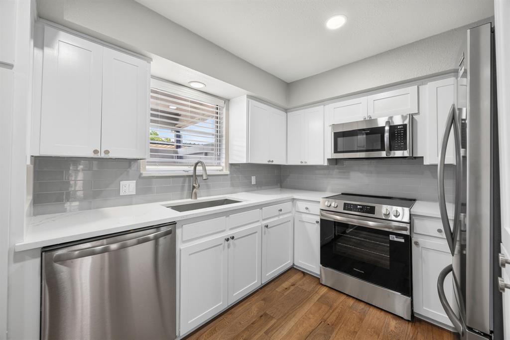 6035 Sandhurst Lane B — photo