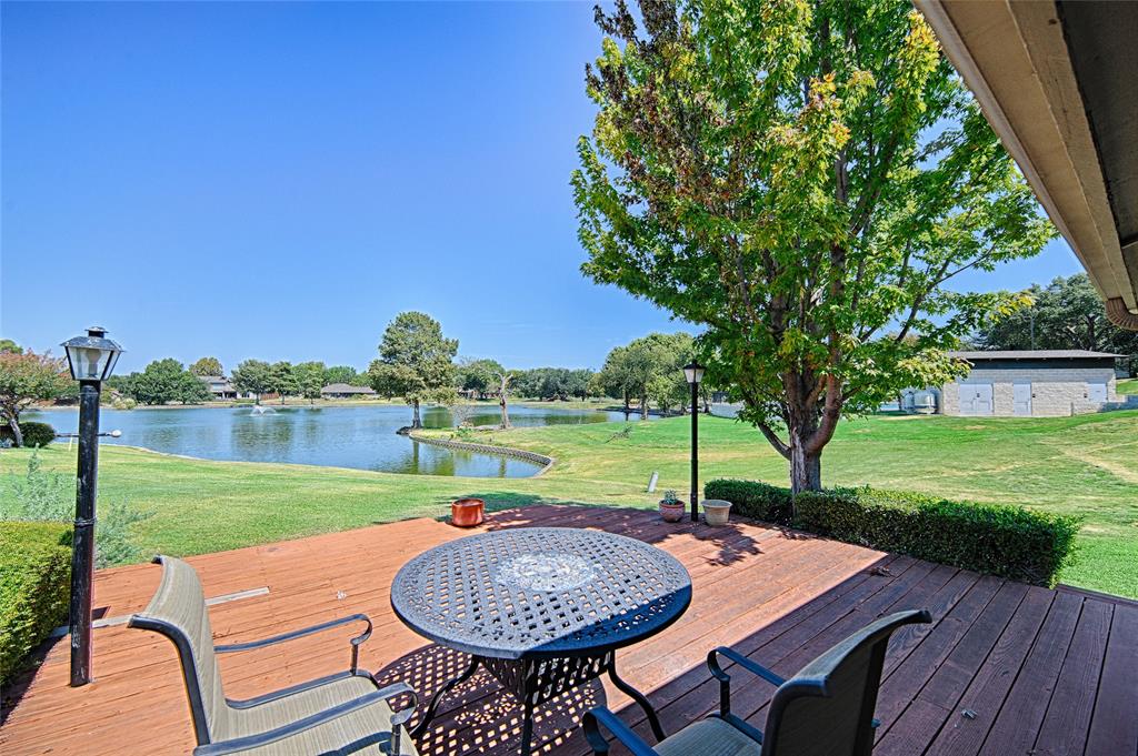 19 Country Lake Drive — photo