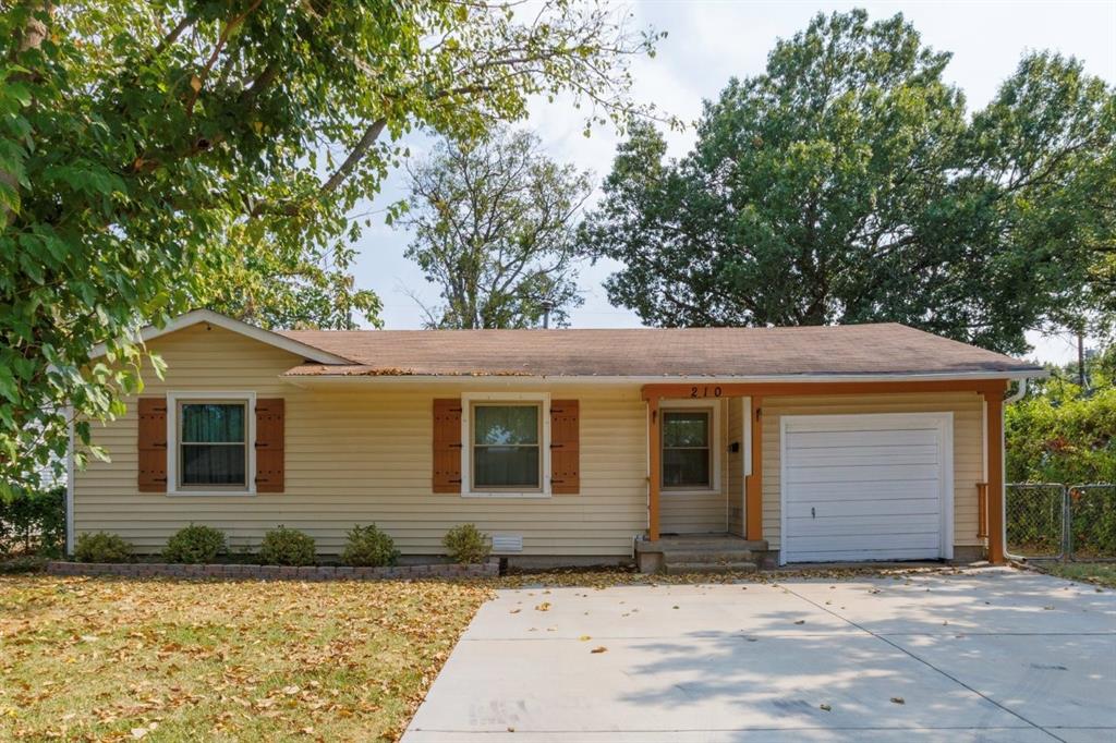210 E Daugherty Drive — photo