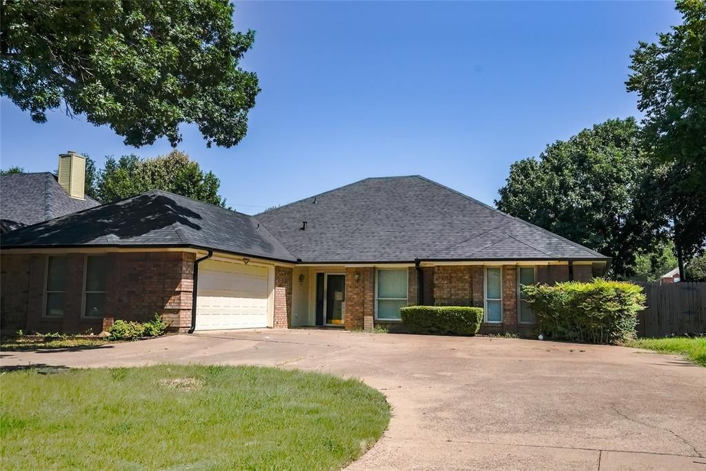 1123 Shady Oak Trail — photo