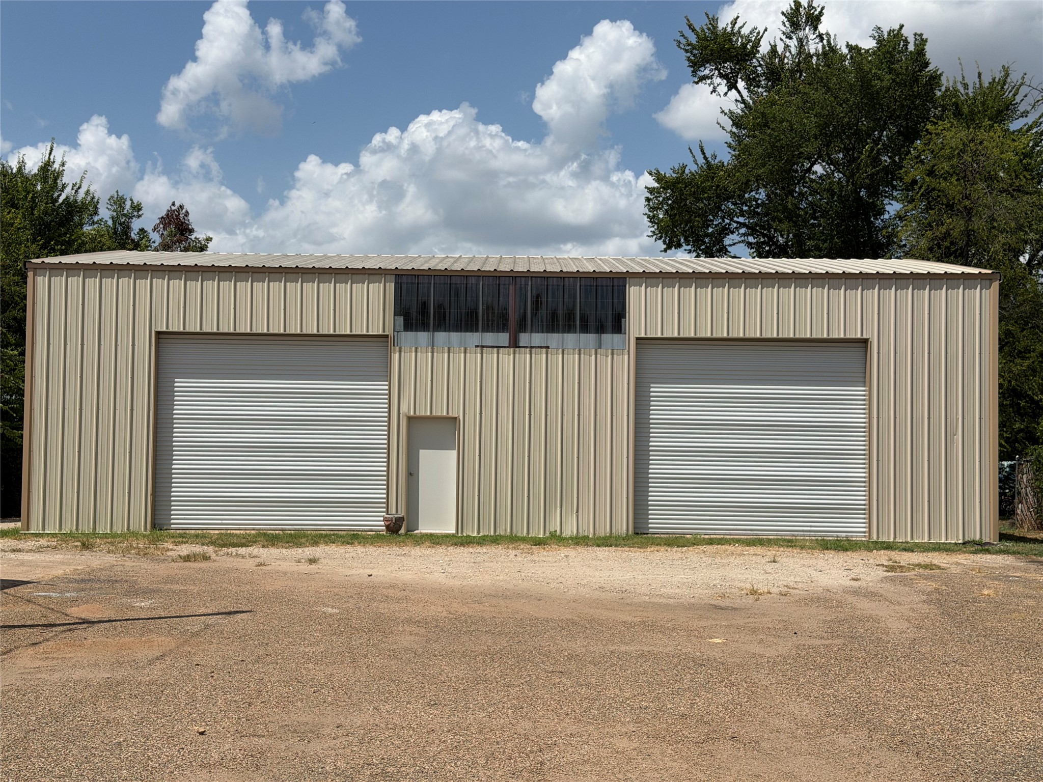 927 Main Street — photo