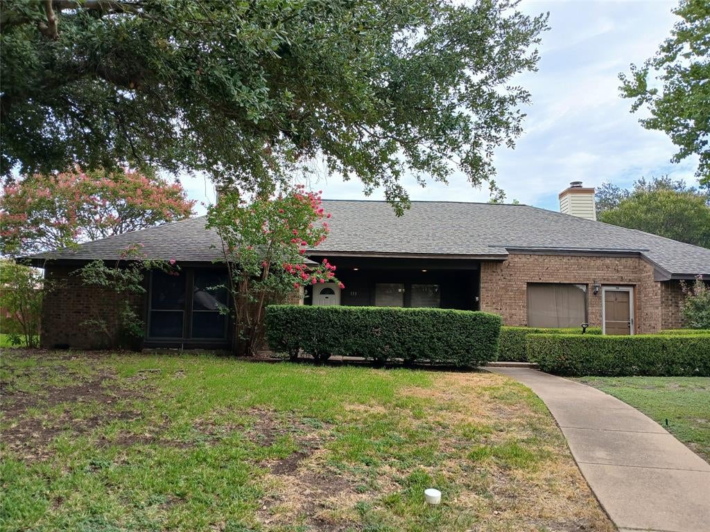 133 Oakbrook — photo