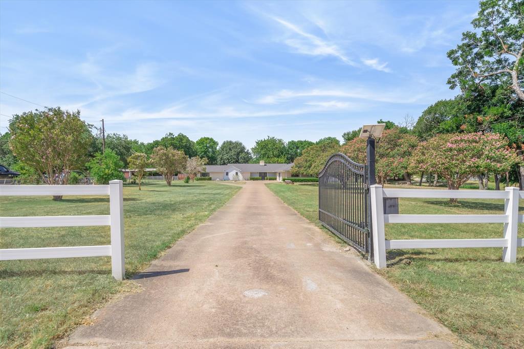 1609 E Farmers Road — photo