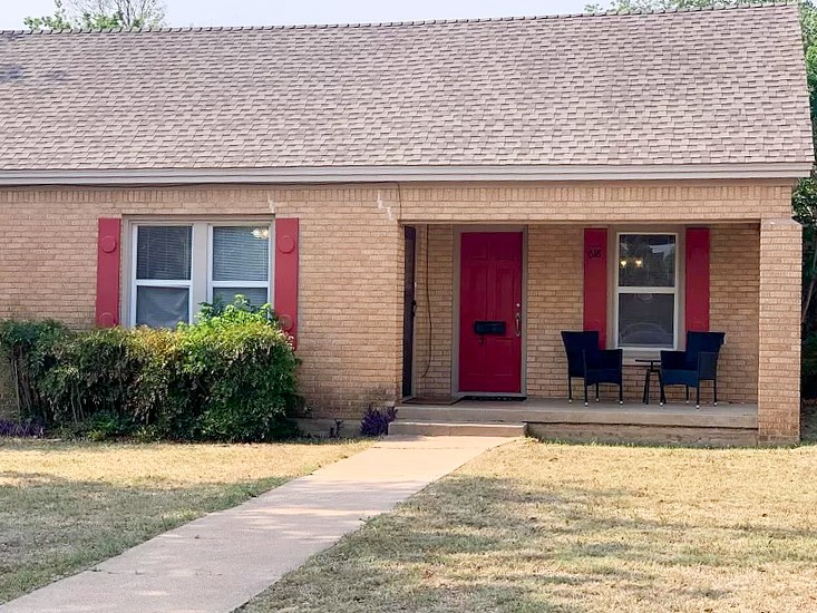 618 College Drive — photo